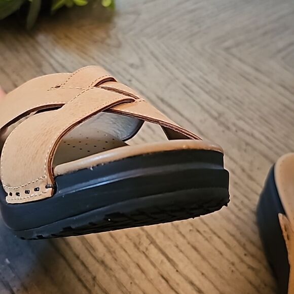 L.L. Bean tan leather sandals size 8 new condition - Picture 8 of 10